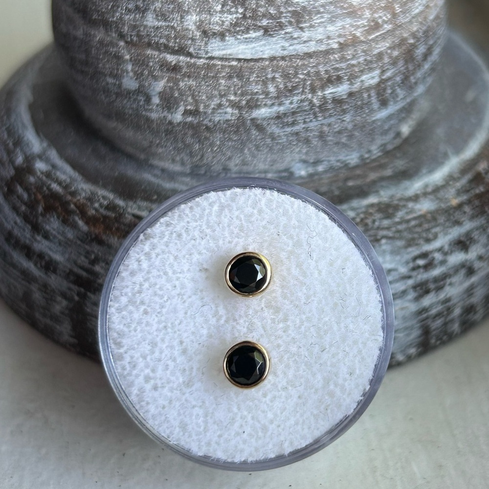Junipurr Jewelry Round Bezel Black CZ Threadless End. (PRICE IS FOR BOTH - 2.)